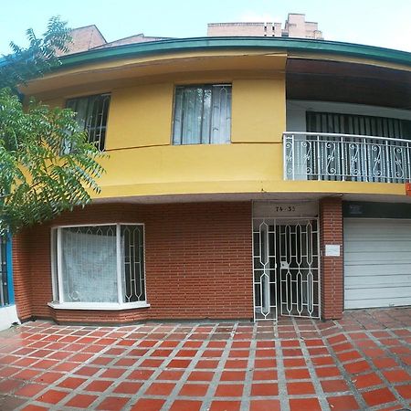Le VI Hostal Medellín Buitenkant foto