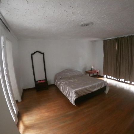 Le VI Hostal Medellín Buitenkant foto