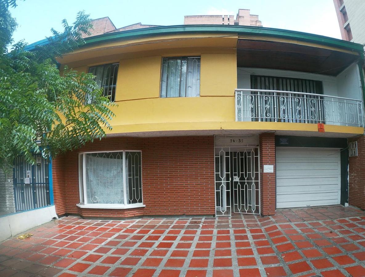 Le VI Hostal Medellín Buitenkant foto