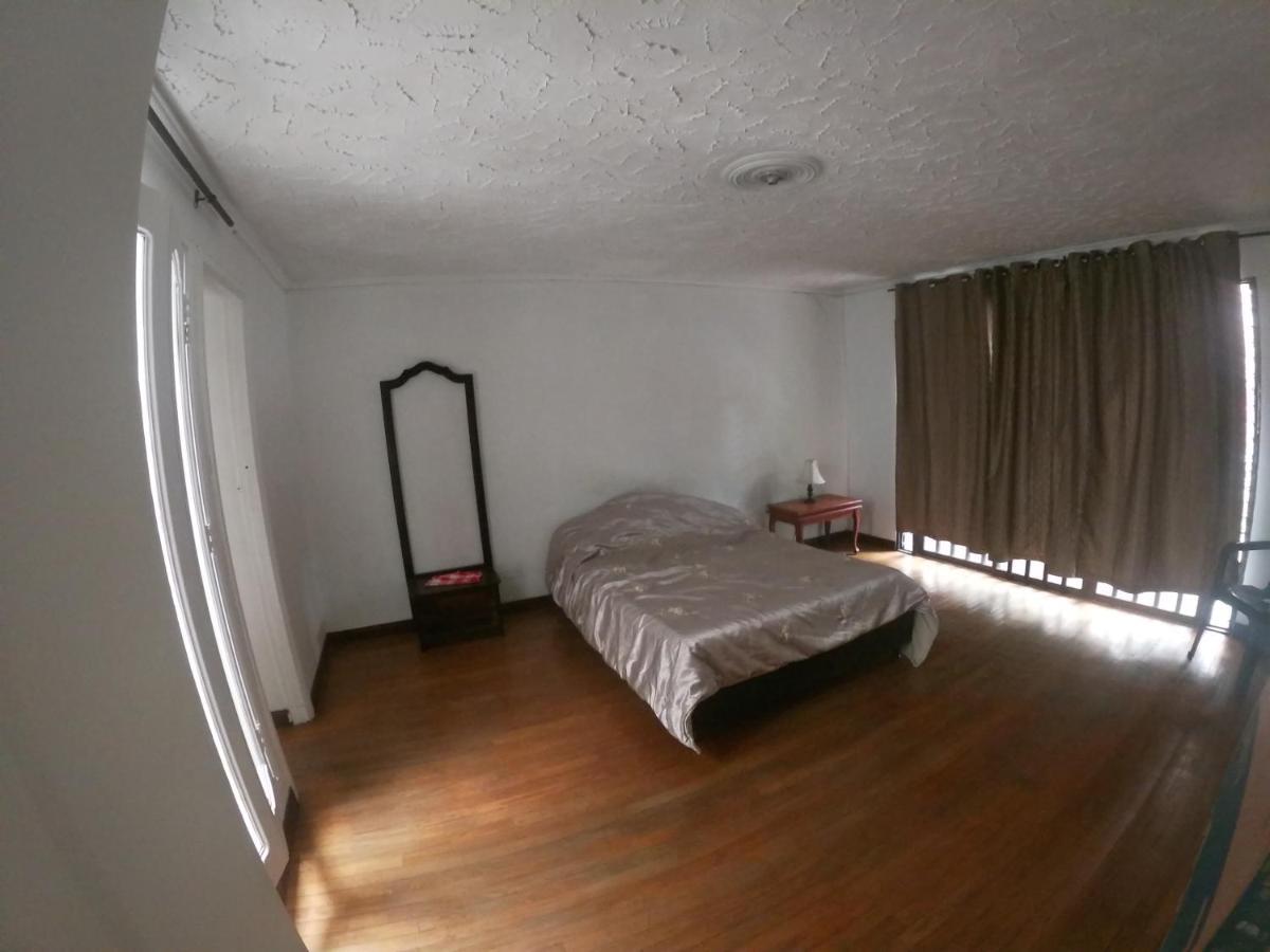 Le VI Hostal Medellín Buitenkant foto