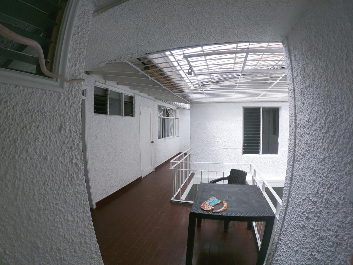 Le VI Hostal Medellín Buitenkant foto